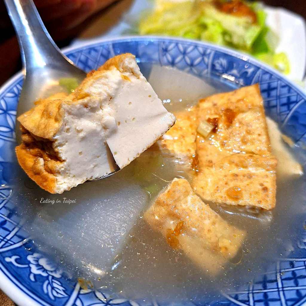 A Yue Zi Oily Rice tofu raddish soup