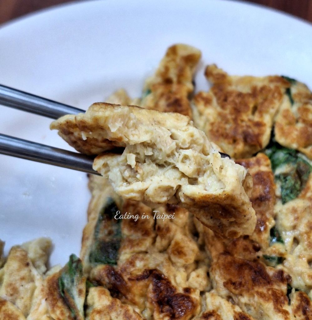 Ah Hui Stir Fry basil omelette comes looking crispy and juicy at the same time. Winner?