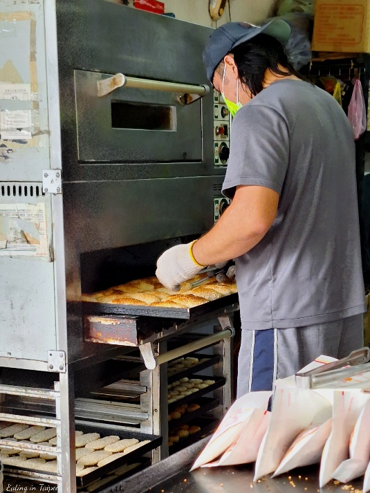 Shilin night market Changs Shaobing baking